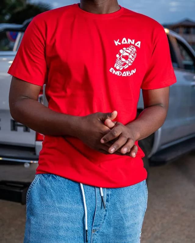 T-shirt Logo cœur rouge Kana Endabou